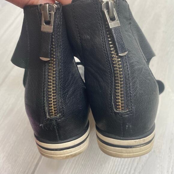 Eileen Fisher Women's Black Leather Strappy Sport T Sandals Size 8.5 - Picture 8 of 10